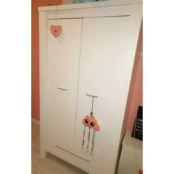Babykamer baby-dump ledikant commode kast wit massief hout