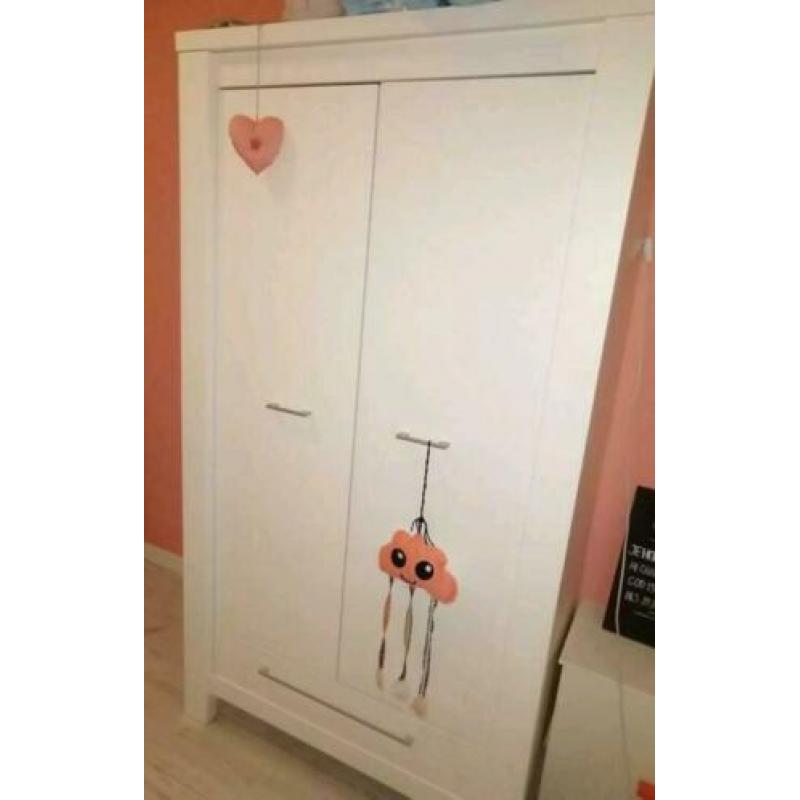 Babykamer baby-dump ledikant commode kast wit massief hout