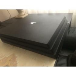 Gloednieuwe PS4 Pro 1TB incl controller en 6/7 games