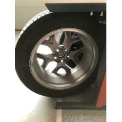 | Aluminium Velgen + Zomerbanden | In zeer goede staat! |