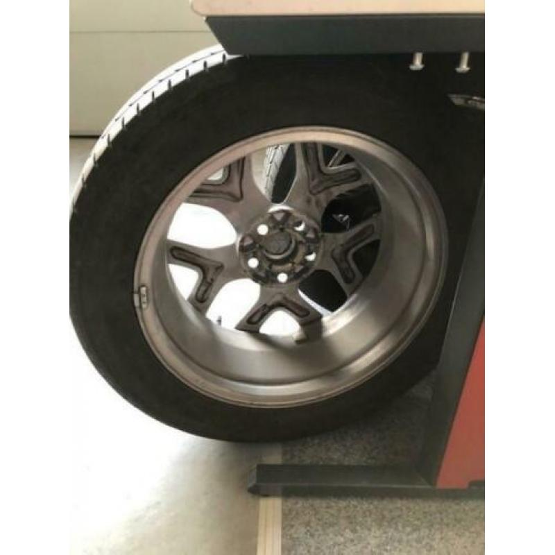 | Aluminium Velgen + Zomerbanden | In zeer goede staat! |