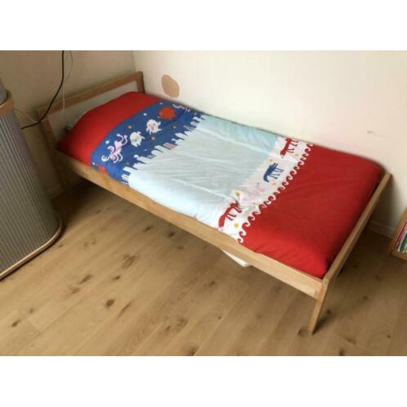 Junior bed