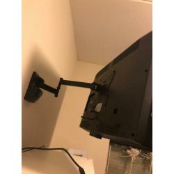Samsung tv 32 inch met wandbeugel.
