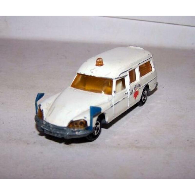 Vintage Majorette DS 21 Ambulance. 1/65. Zeldzaam.