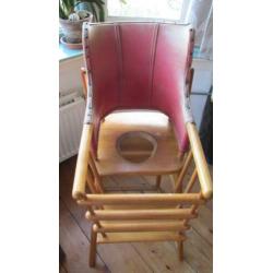 Nostalgische houten kinderstoel Kibofa antiek met leren rug