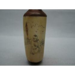 Chinese snuifflesje / snuff bottle van bot / been,4849#