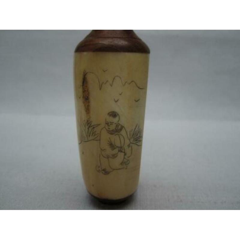 Chinese snuifflesje / snuff bottle van bot / been,4849#