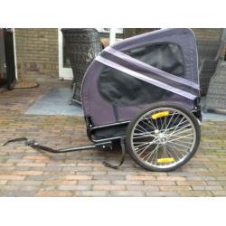 Leuke fietskar hond