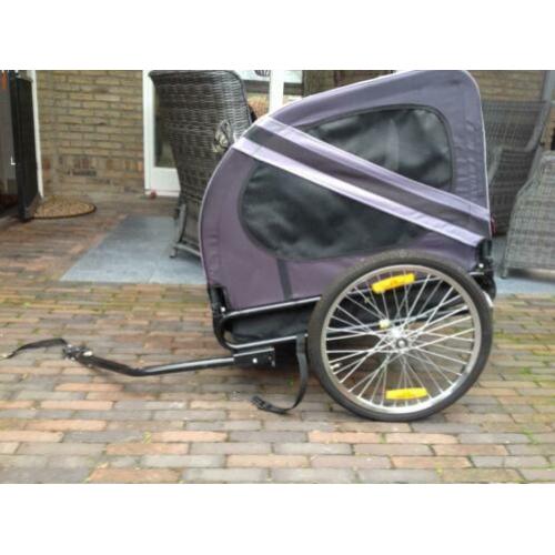 Leuke fietskar hond