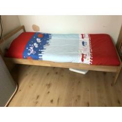 Junior bed