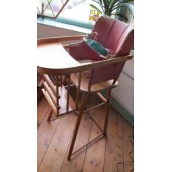 Nostalgische houten kinderstoel Kibofa antiek met leren rug