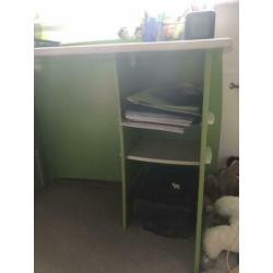Kinder bureau, mooi design, wit/groen incl boekenkast