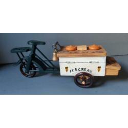 Vintage IJscokar, 30 cm Mooi houten model