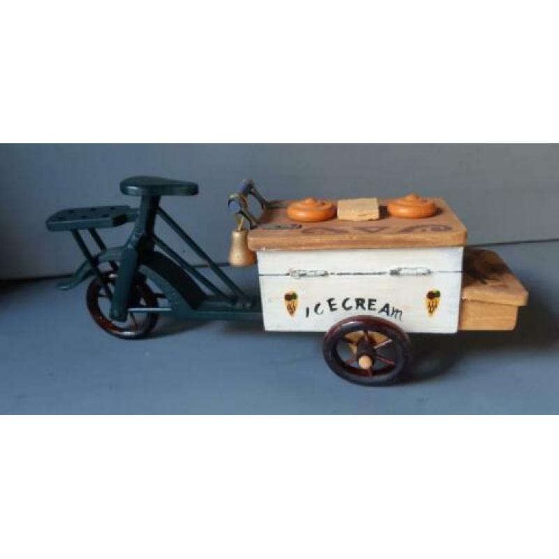 Vintage IJscokar, 30 cm Mooi houten model
