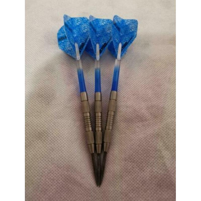 8 setjes darts alles 1 koop 150.