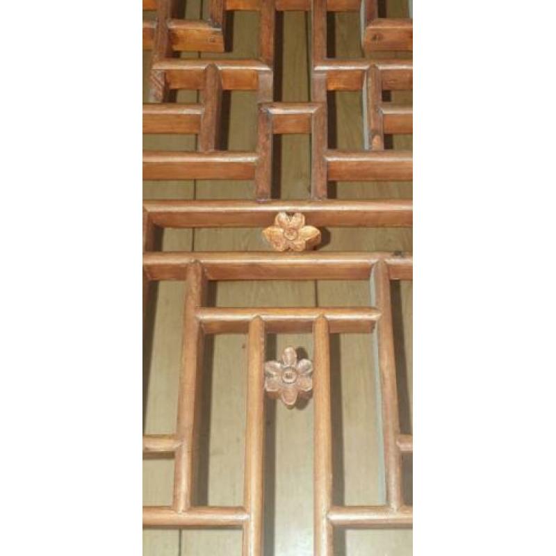 Solide Chinees antieke salontafel met glazenplaat