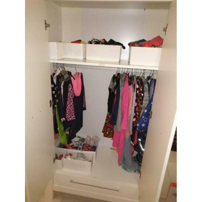 Babykamer baby-dump ledikant commode kast wit massief hout
