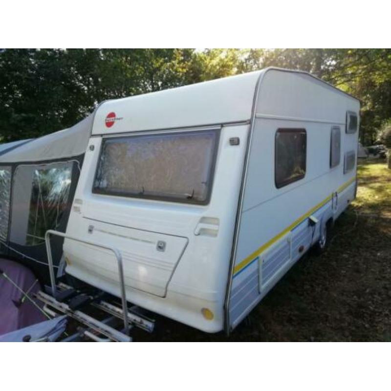 Burstner Fun 480 TK (met stapelbed) + Walker Ellips voortent