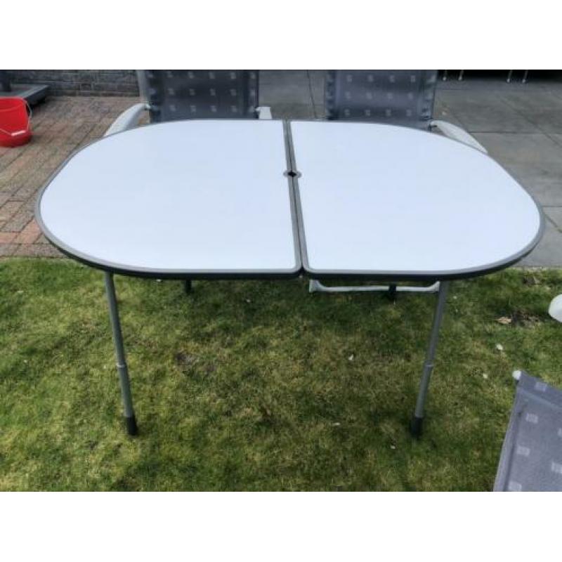 Camping stoelen, krukken en tafel