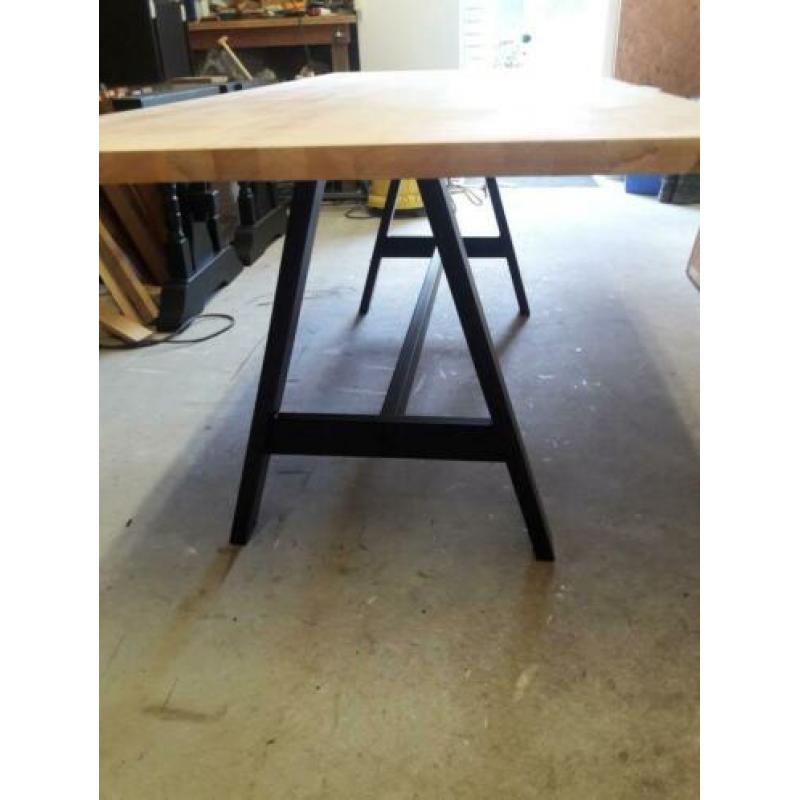 Kloostertafel eettafel