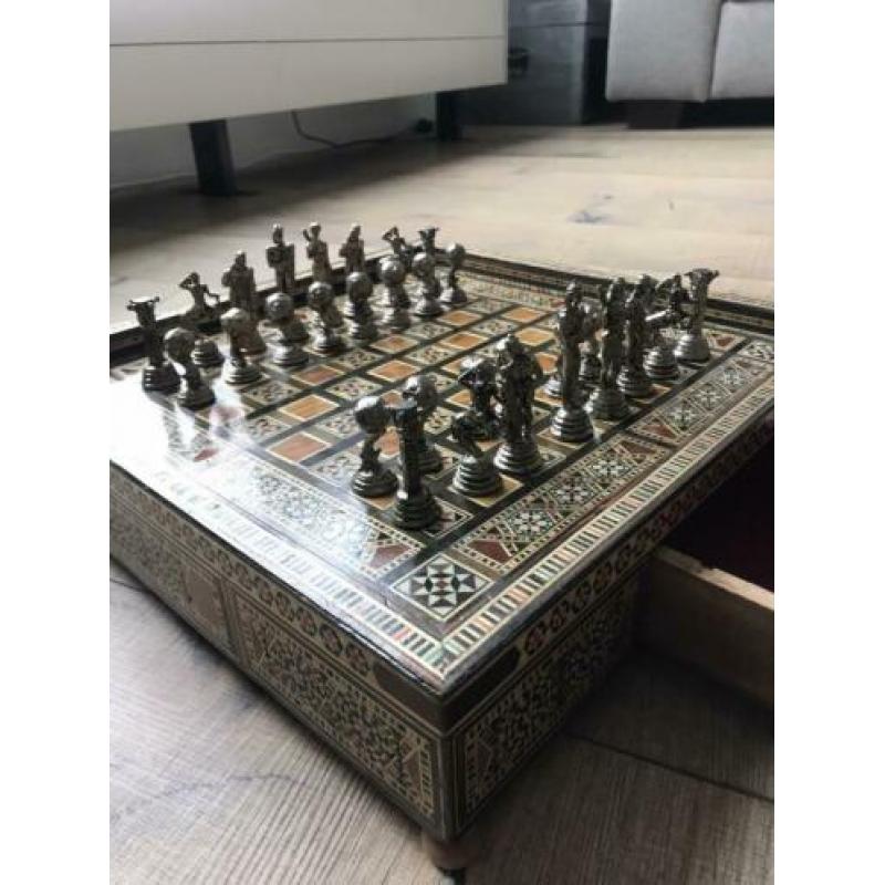 Te koop antiek schaakspel