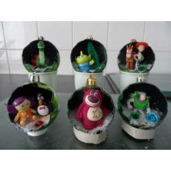 verschillende setjes kerstballen disney,smurfen.cars,
