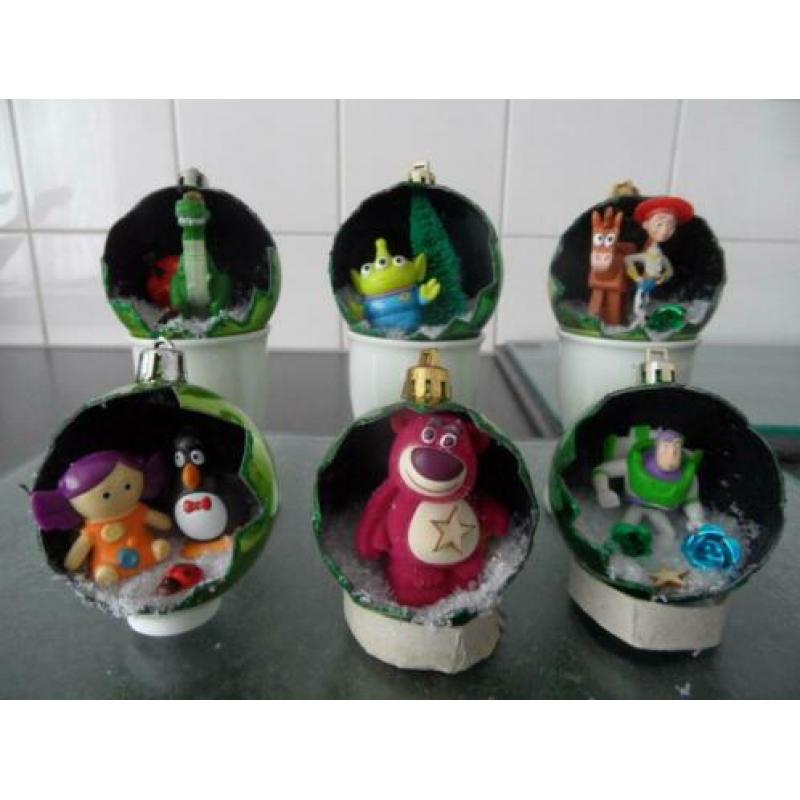 verschillende setjes kerstballen disney,smurfen.cars,