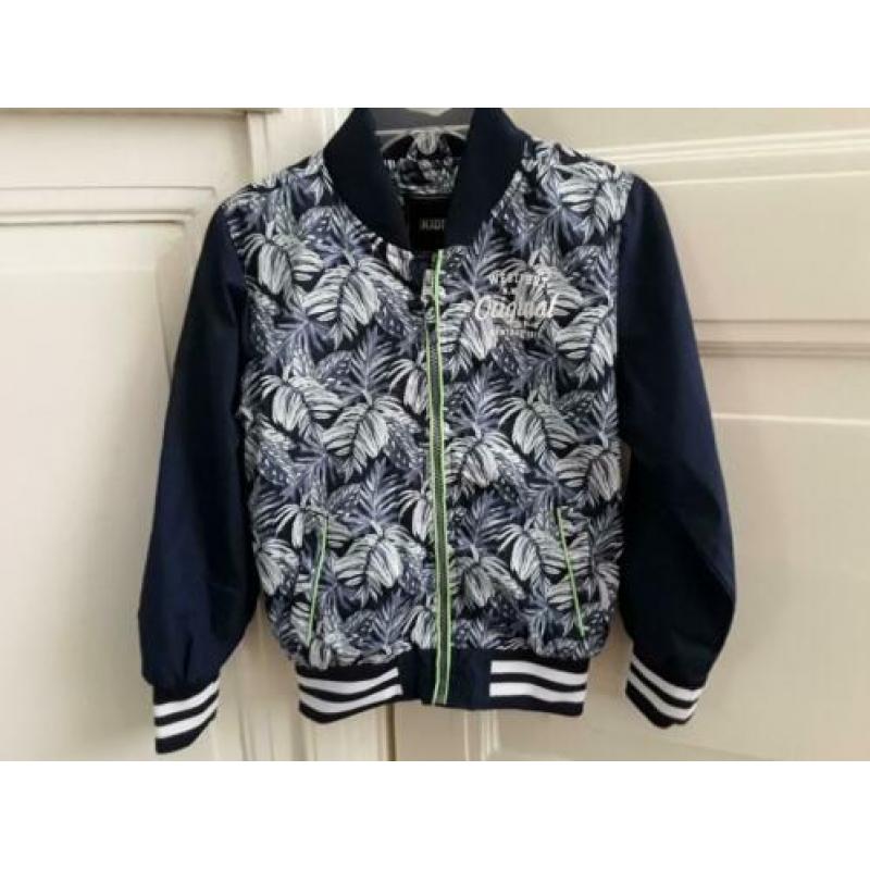Mooie zomerjas met neonaccenten maat 122-128 nieuwstaat