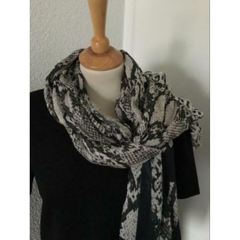 Marc Aurel jurk en sjaal (snake)