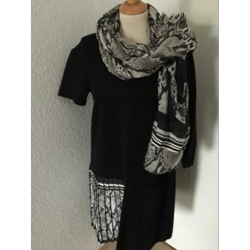 Marc Aurel jurk en sjaal (snake)