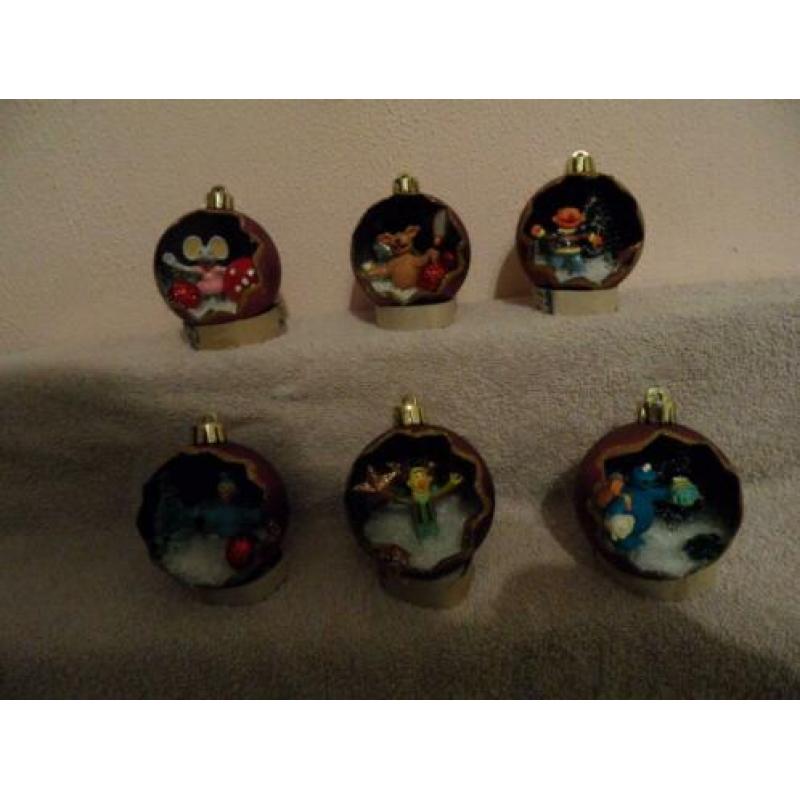 verschillende setjes kerstballen disney,smurfen.cars,