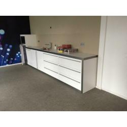 complete keuken met apparatuur wit keukenblok