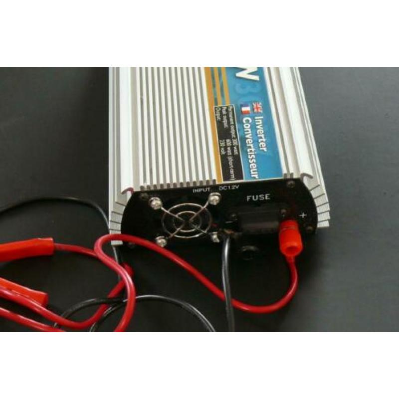 omvormer 12 Volt naar 230 Volt 300 Watt