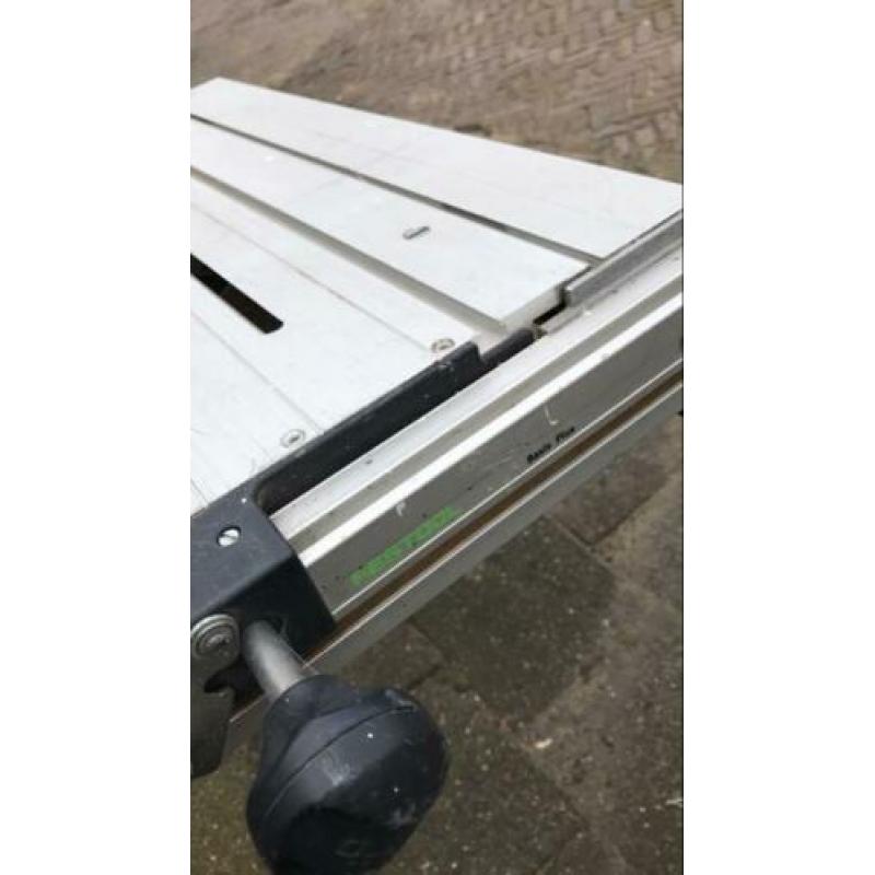 Festool basistafel met zaagmodule.
