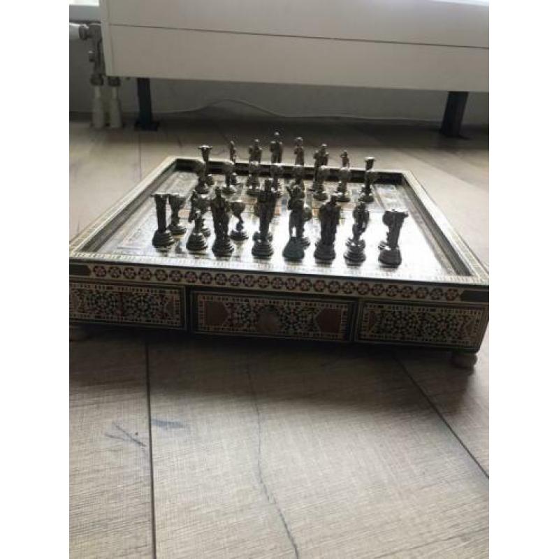 Te koop antiek schaakspel