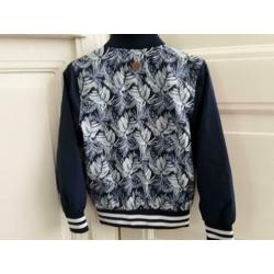 Mooie zomerjas met neonaccenten maat 122-128 nieuwstaat