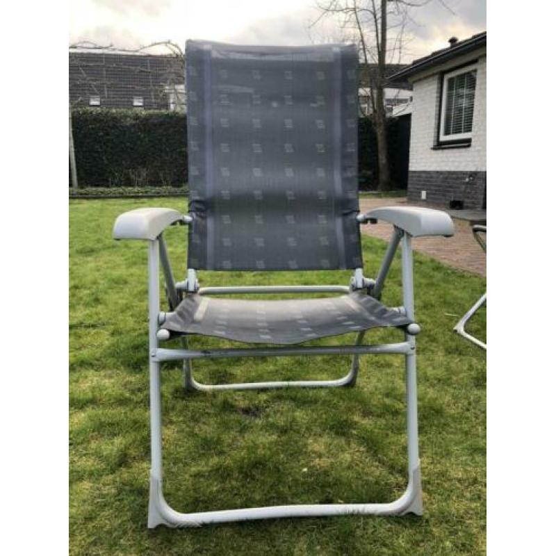 Camping stoelen, krukken en tafel
