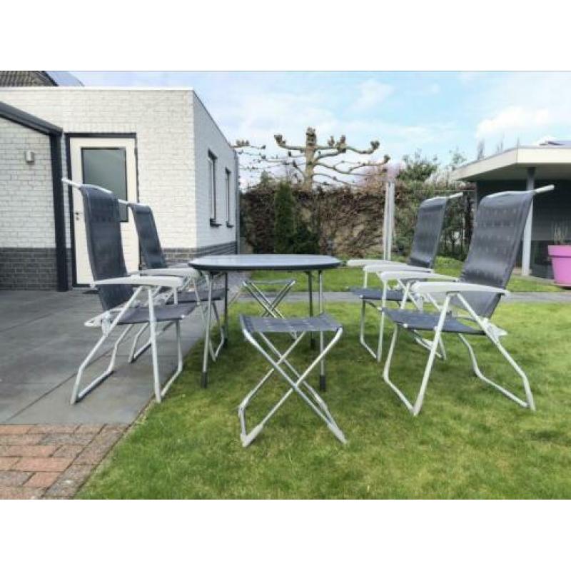 Camping stoelen, krukken en tafel