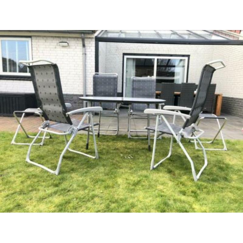Camping stoelen, krukken en tafel