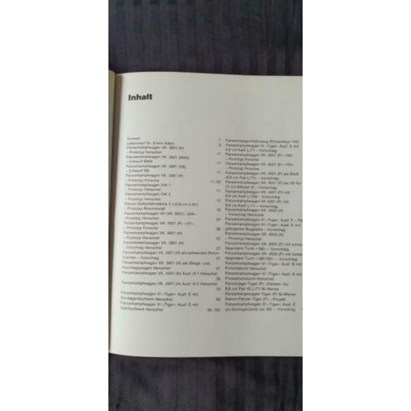 Boek/naslagwerk over de Tiger tank