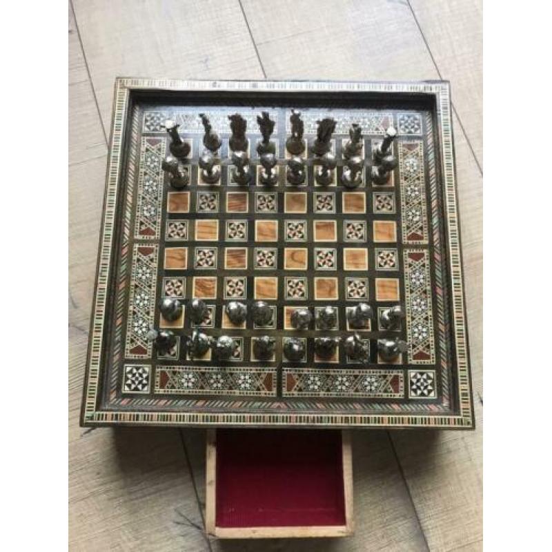 Te koop antiek schaakspel