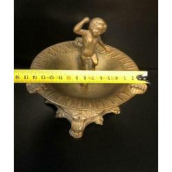Antieke brocante schaal met cupido beeld koper,verzameling