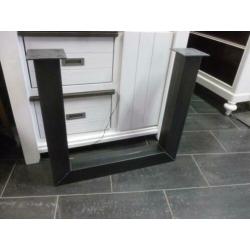 Industriele metalen eettafel en salontafelpoten