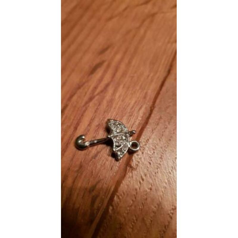 Bedel 2 cm, parapluutje met veel strass als druppels, mooi!