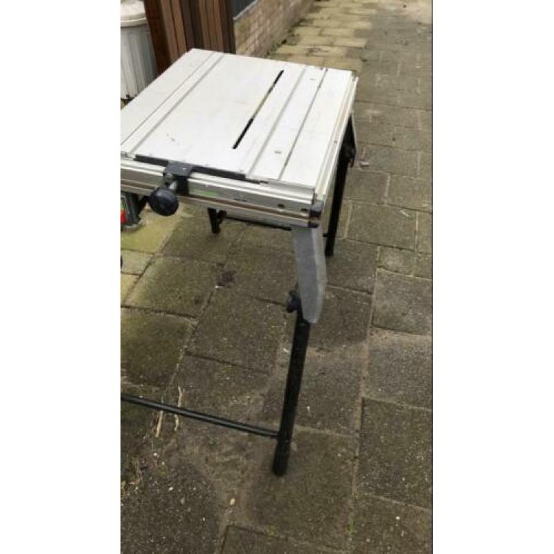 Festool basistafel met zaagmodule.