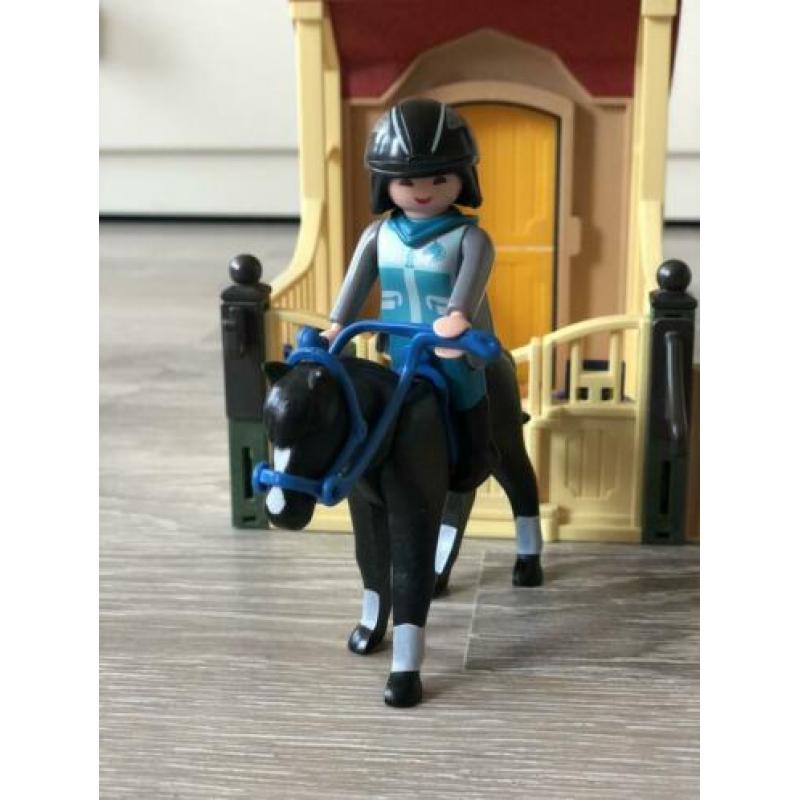 Playmobil paard, ruiter en stal ??