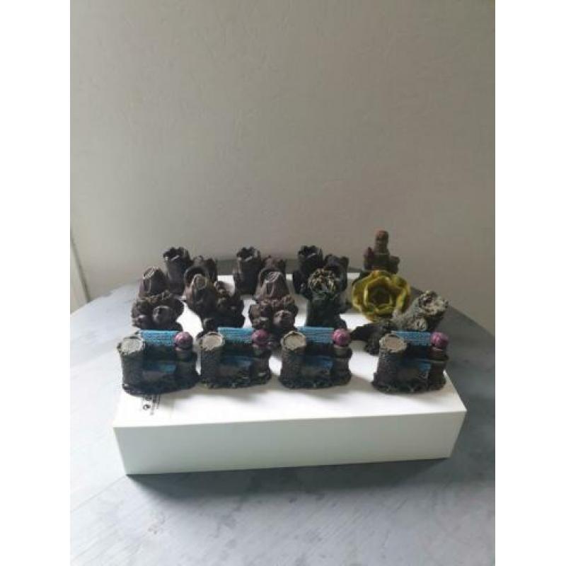 Restpartij aquarium beeldjes klein rest partij 14 stuks
