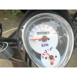 Sym Mio blauw kenteken