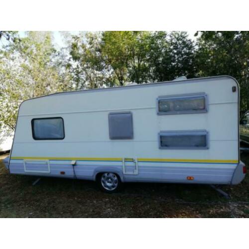 Burstner Fun 480 TK (met stapelbed) + Walker Ellips voortent