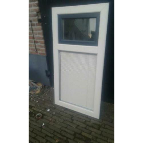 kunststof Raamkozijn met luxaflex in dubbelglas